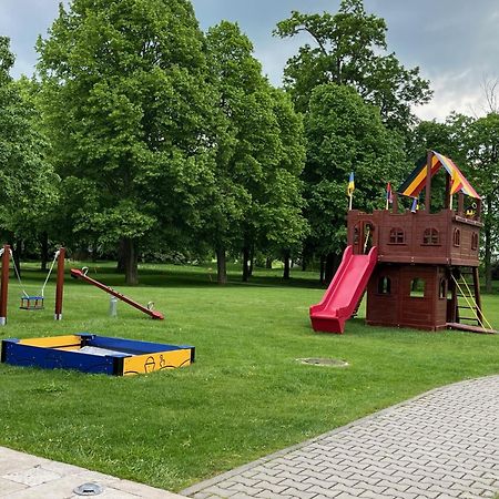 Klaudia'S Hotel & Restaurant At Golf Resort, Bac Samorin エクステリア 写真