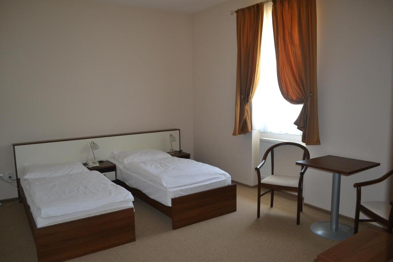 Klaudia'S Hotel & Restaurant At Golf Resort, Bac Samorin エクステリア 写真