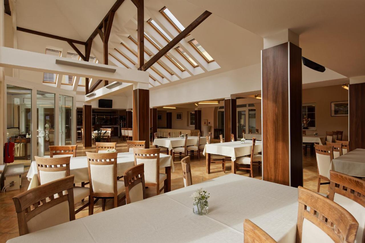 Klaudia'S Hotel & Restaurant At Golf Resort, Bac Samorin エクステリア 写真
