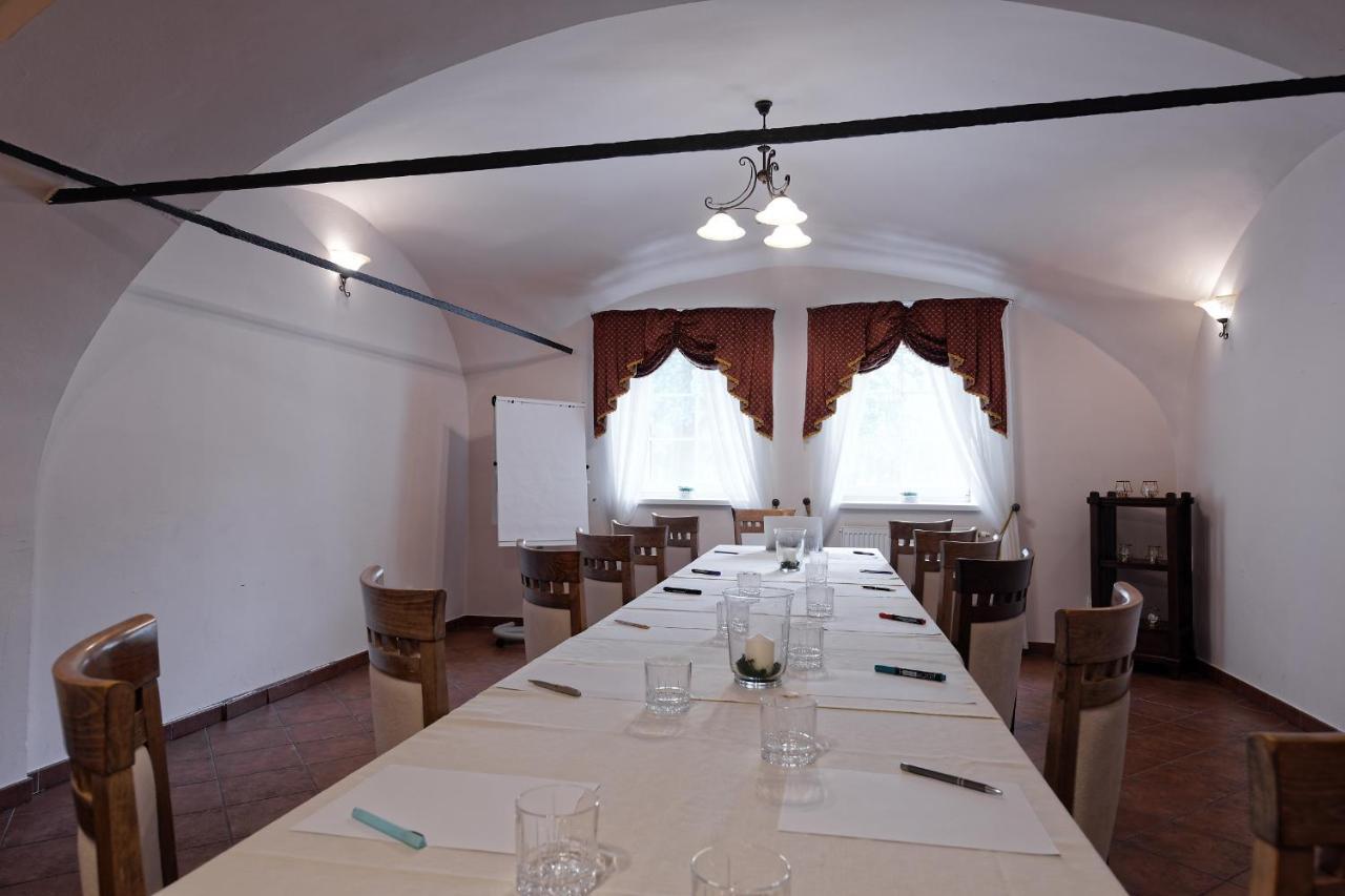 Klaudia'S Hotel & Restaurant At Golf Resort, Bac Samorin エクステリア 写真