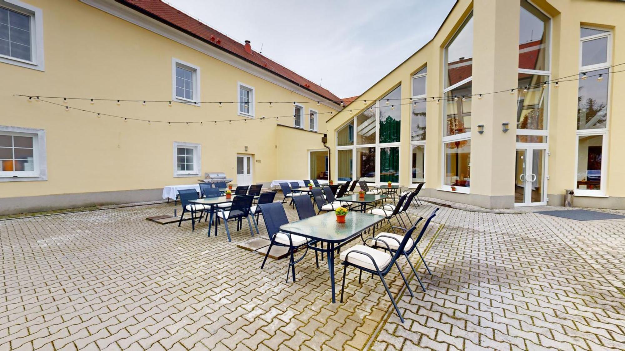 Klaudia'S Hotel & Restaurant At Golf Resort, Bac Samorin エクステリア 写真