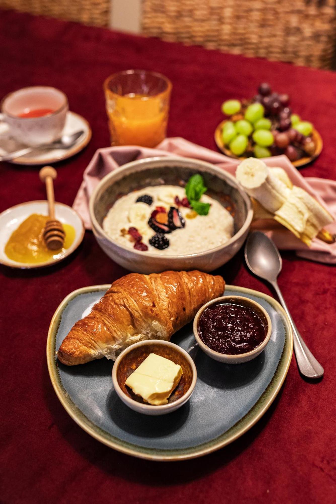 Klaudia'S Hotel & Restaurant At Golf Resort, Bac Samorin エクステリア 写真