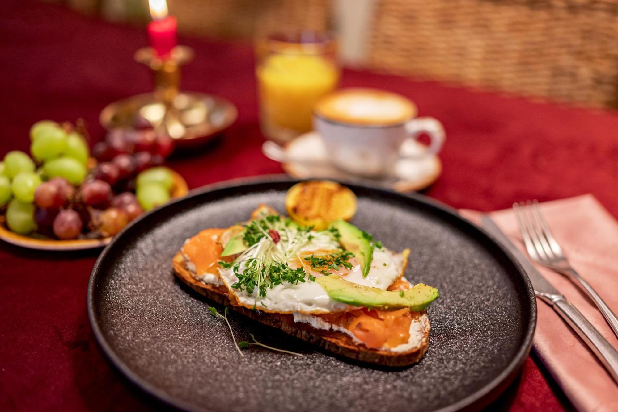 Klaudia'S Hotel & Restaurant At Golf Resort, Bac Samorin エクステリア 写真