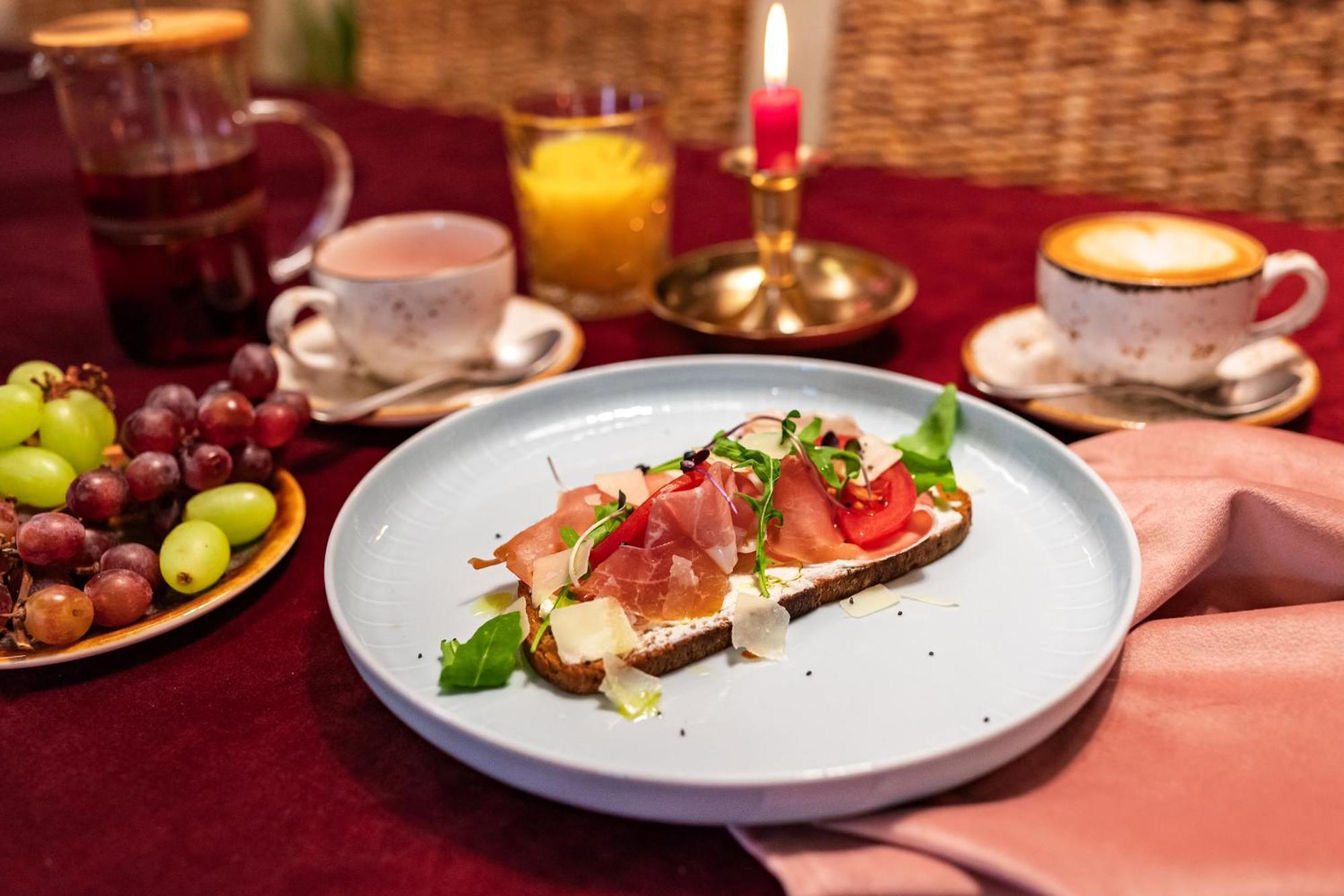 Klaudia'S Hotel & Restaurant At Golf Resort, Bac Samorin エクステリア 写真