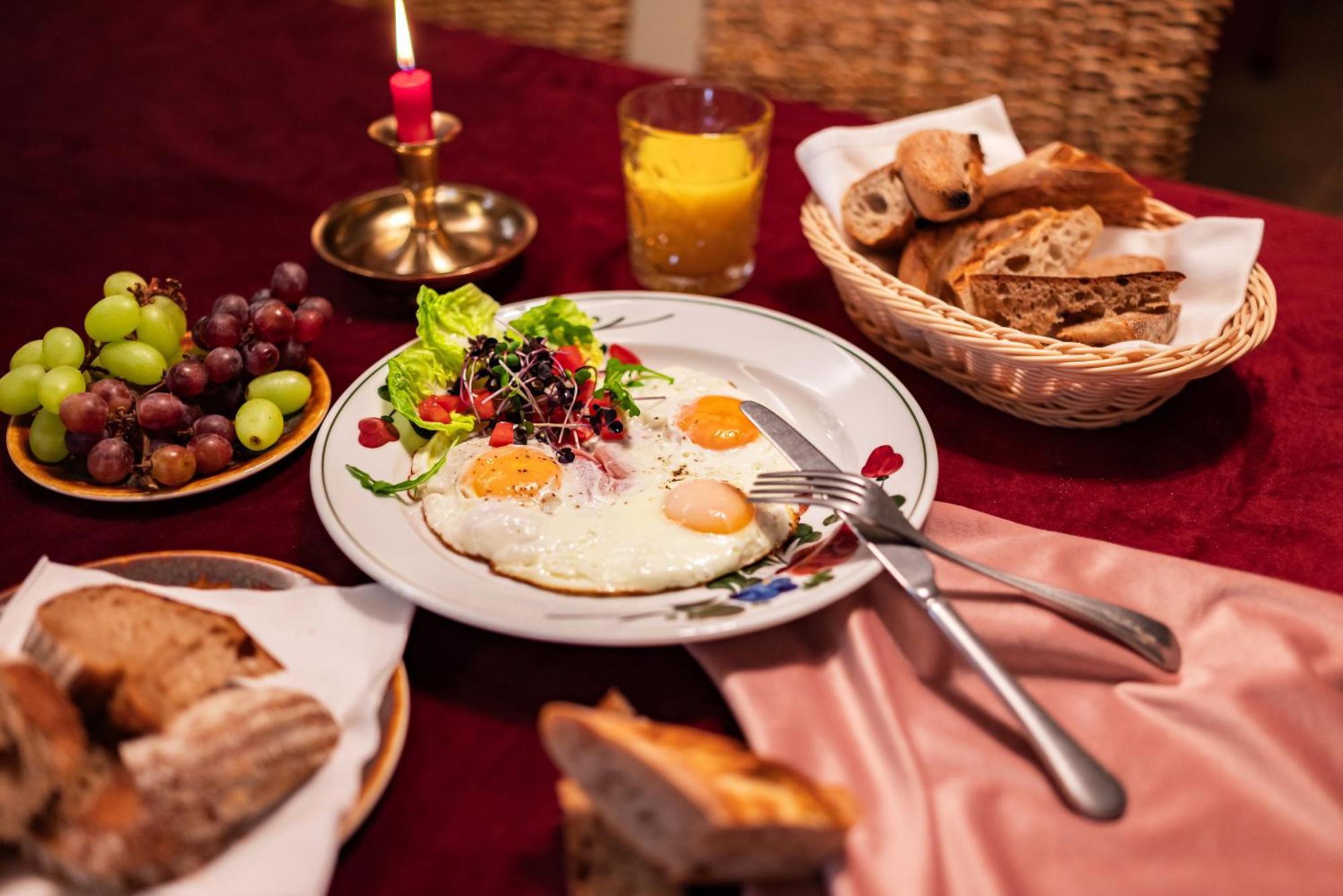 Klaudia'S Hotel & Restaurant At Golf Resort, Bac Samorin エクステリア 写真