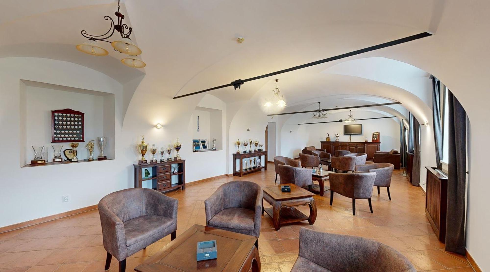 Klaudia'S Hotel & Restaurant At Golf Resort, Bac Samorin エクステリア 写真