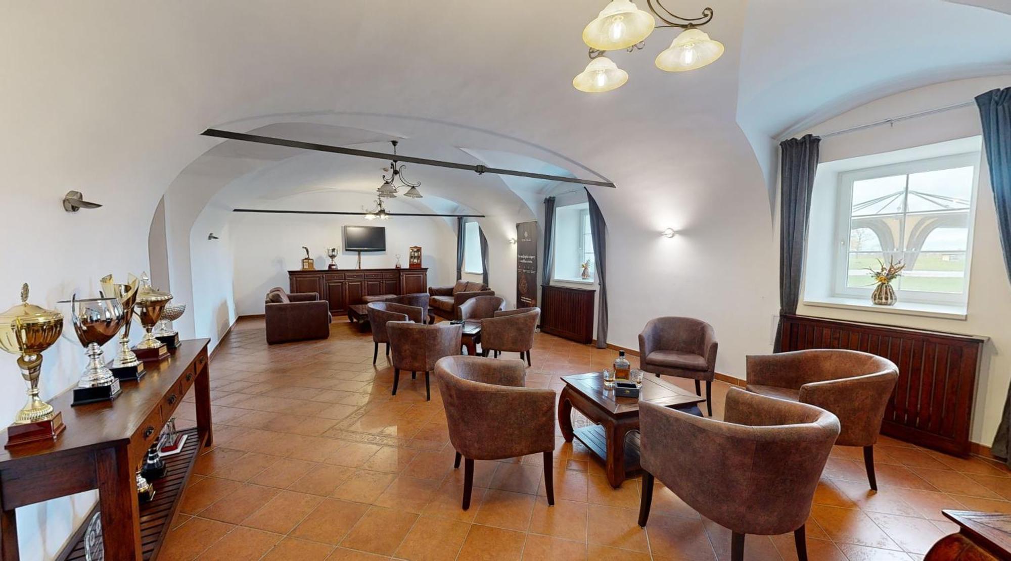 Klaudia'S Hotel & Restaurant At Golf Resort, Bac Samorin エクステリア 写真