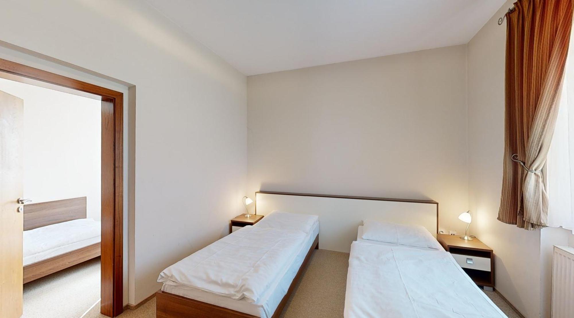 Klaudia'S Hotel & Restaurant At Golf Resort, Bac Samorin エクステリア 写真