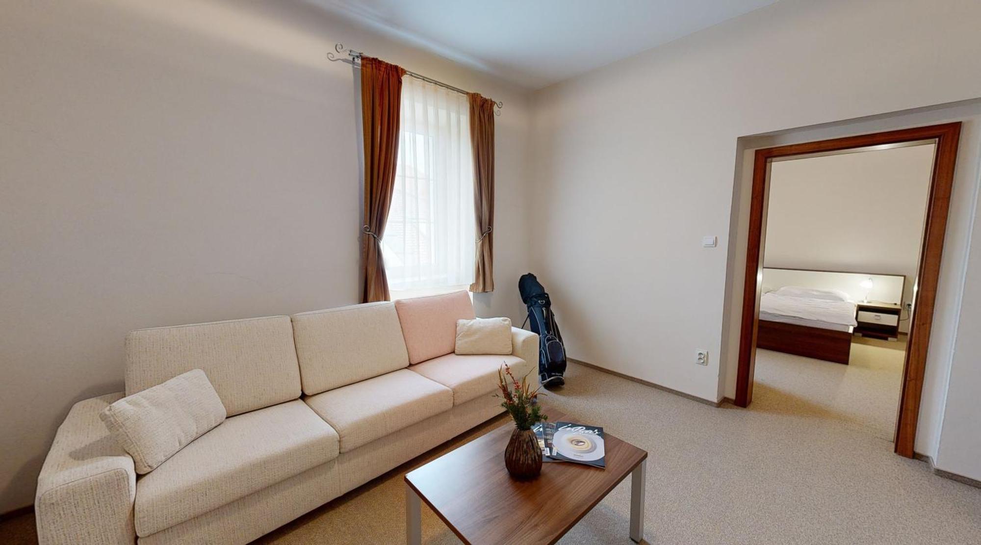Klaudia'S Hotel & Restaurant At Golf Resort, Bac Samorin エクステリア 写真