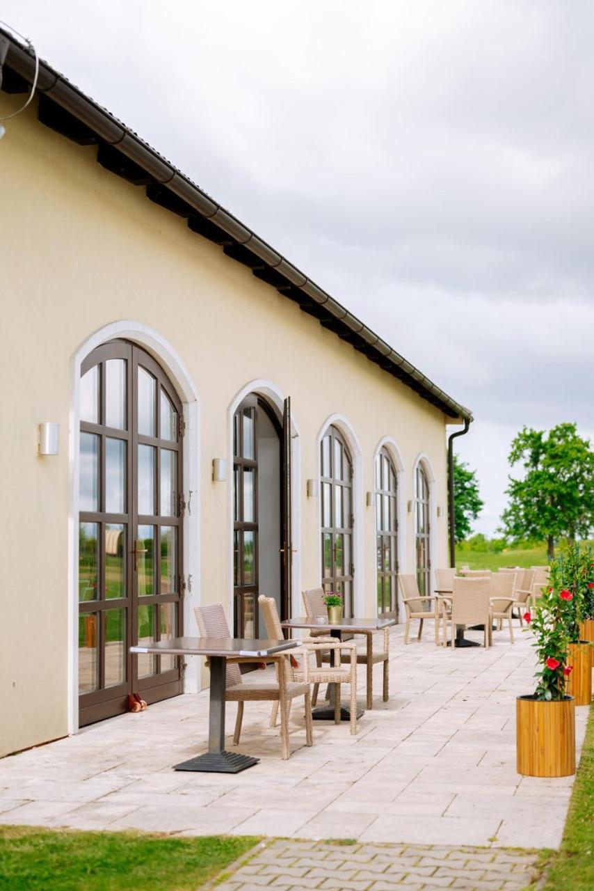 Klaudia'S Hotel & Restaurant At Golf Resort, Bac Samorin エクステリア 写真