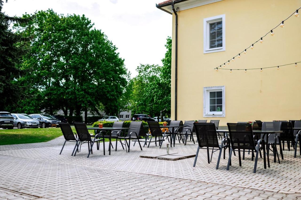 Klaudia'S Hotel & Restaurant At Golf Resort, Bac Samorin エクステリア 写真