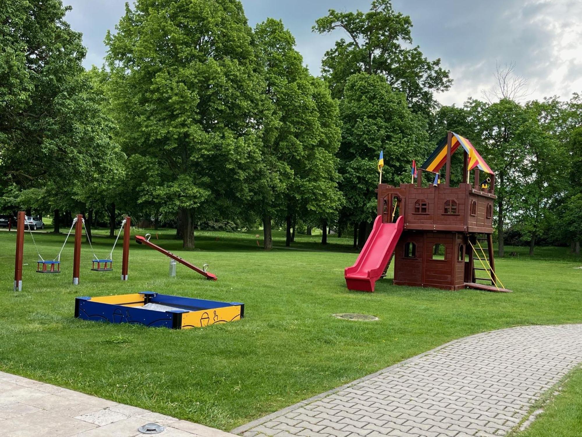 Klaudia'S Hotel & Restaurant At Golf Resort, Bac Samorin エクステリア 写真